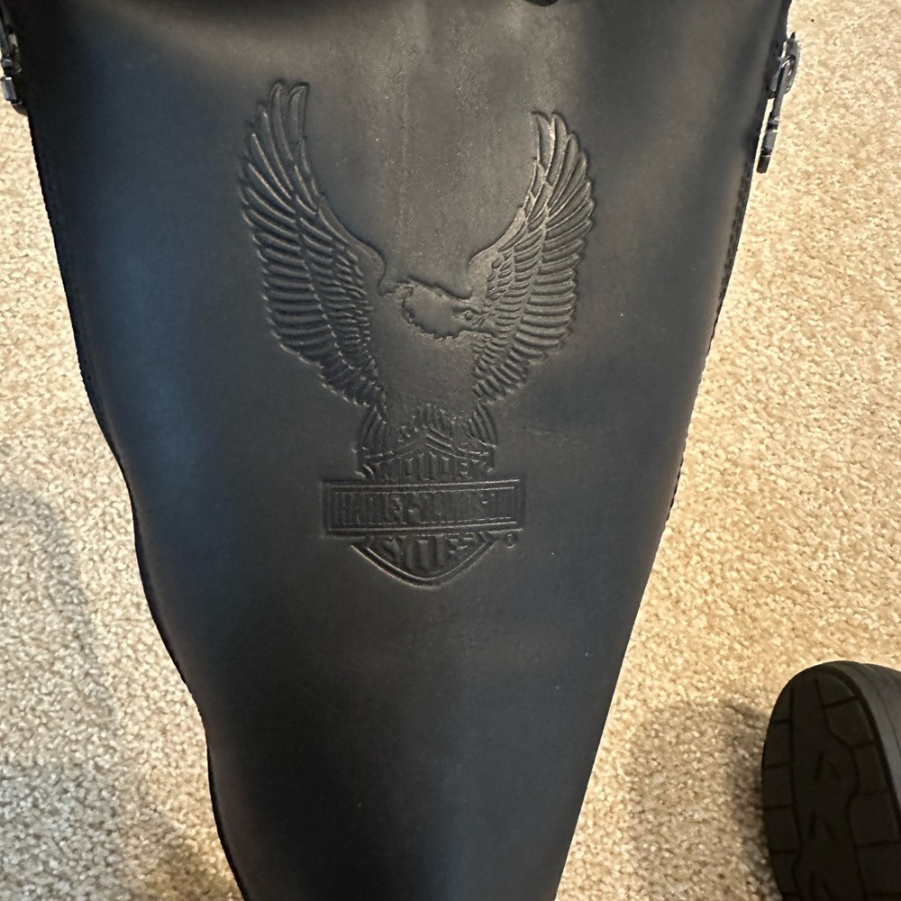 Women’s size 11 Harley-Davidson Black Riding Boots Embossed Eagle Design - Picture 2 of 7